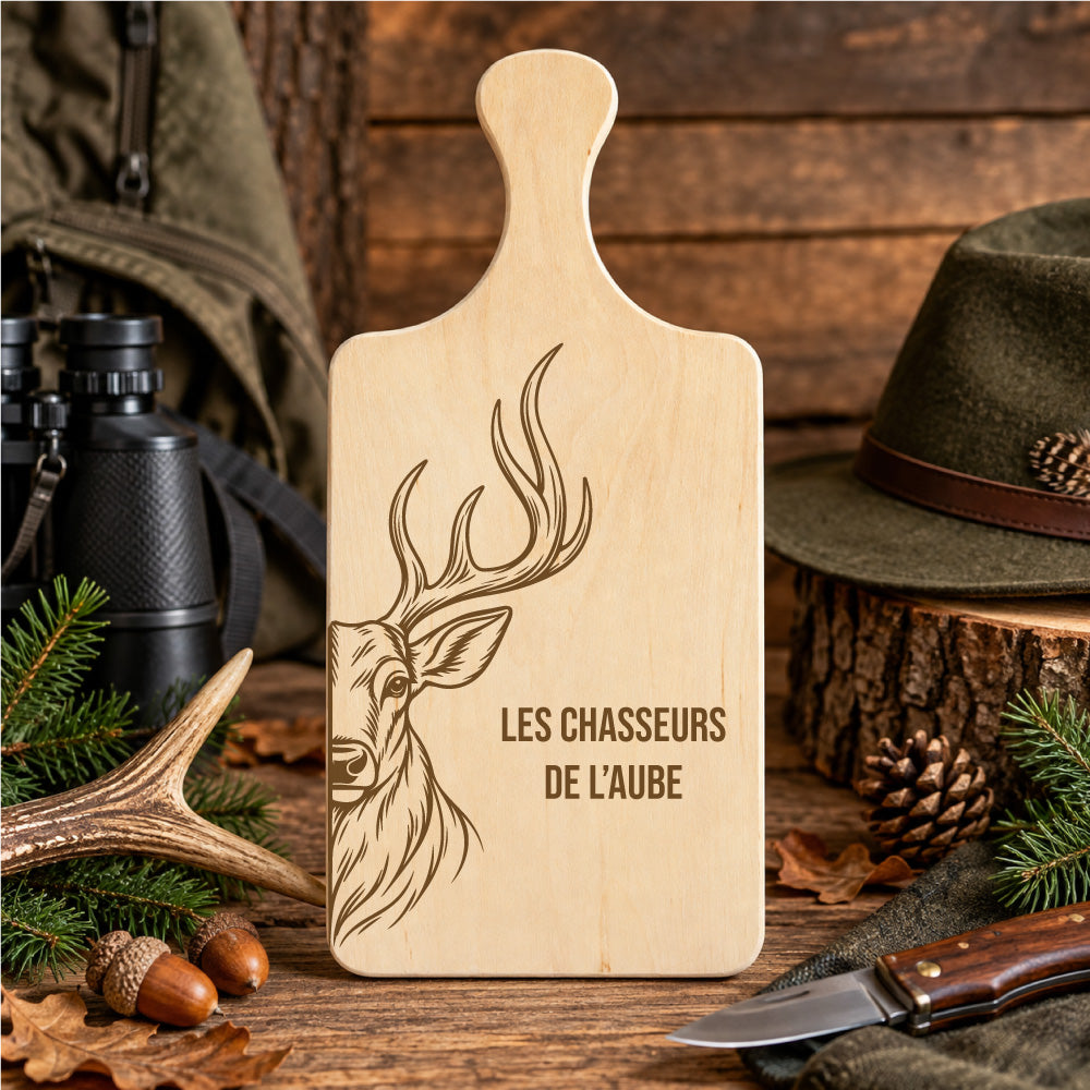 Planche à Découper Chasseur Personnalisée en Bois Gravé - Tête de Cerf